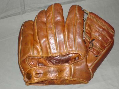 Joe DiMaggio Spalding 133 1 Back